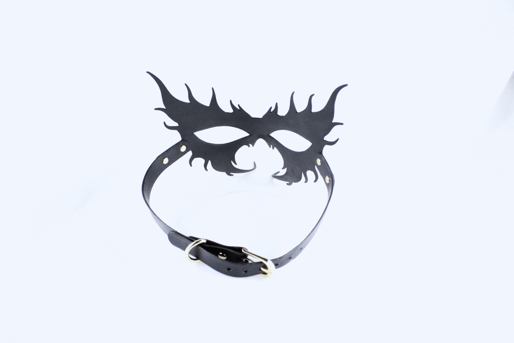 Leren masker met vlammenpatroon