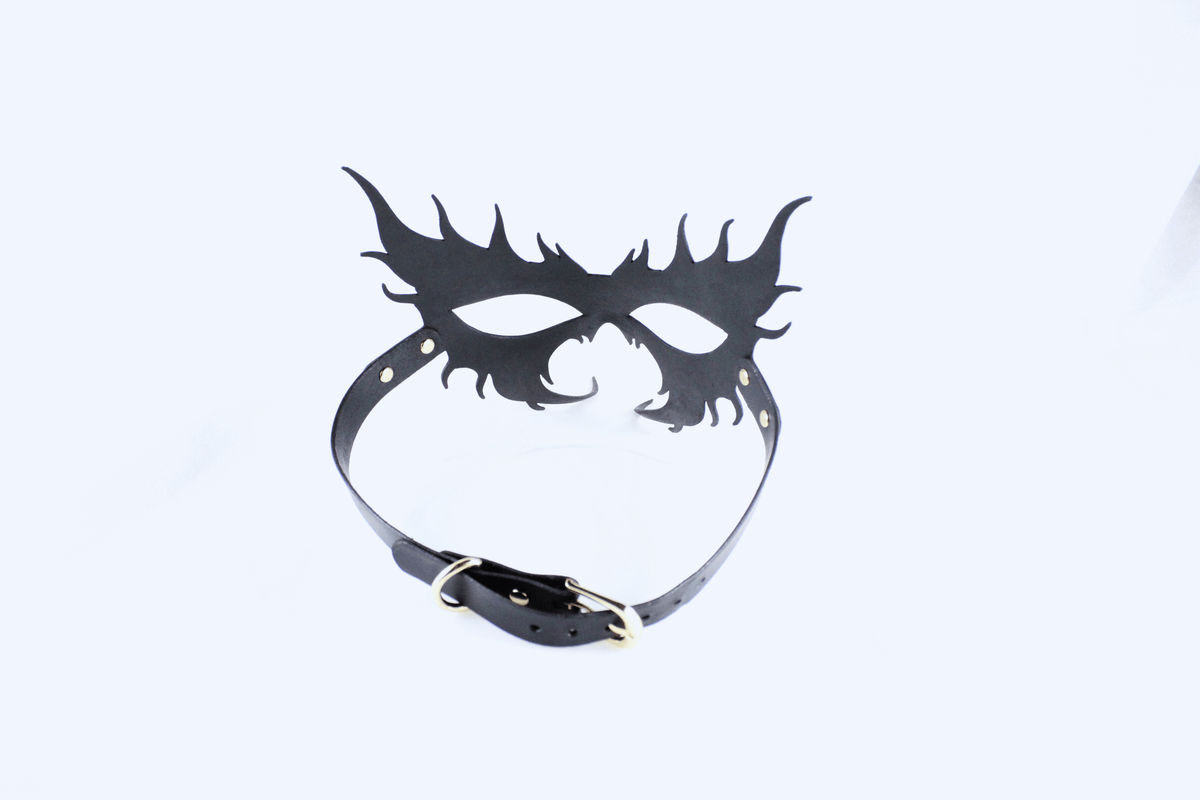 Leren masker met vlammenpatroon