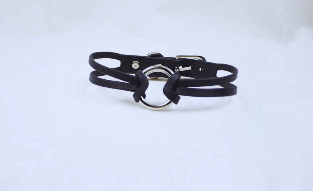 Productfoto: Minimalistische leren halsband – Dubbele band