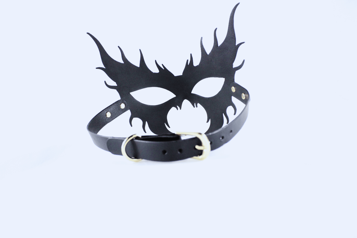 Leren masker met vlammenpatroon