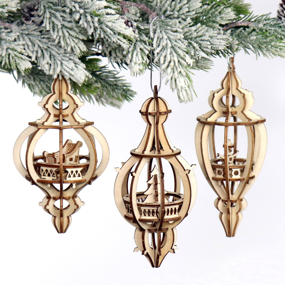 Houten kerstboomhangers bouwpakket – set van 3 | Happy Holidays