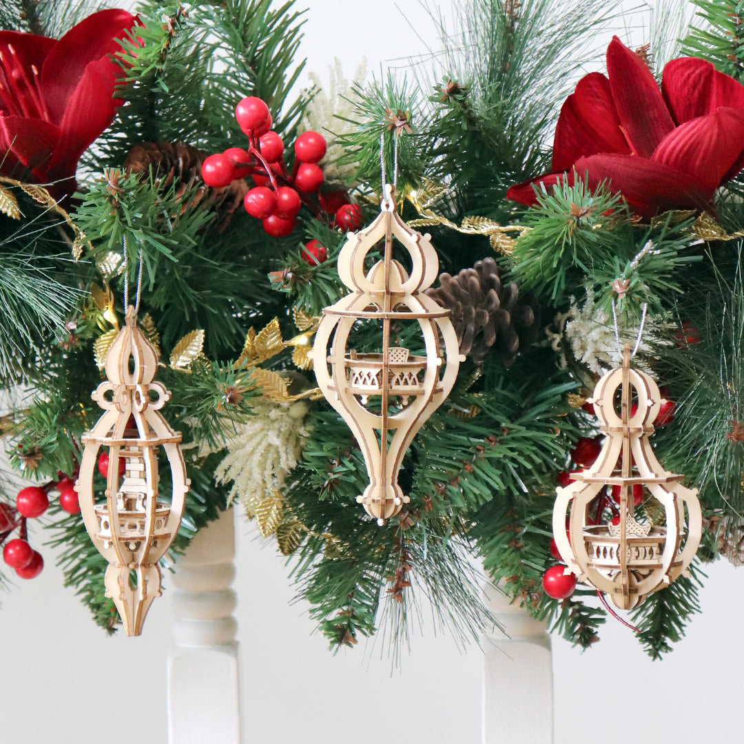 Houten kerstboomhangers bouwpakket – set van 3 | Happy Holidays