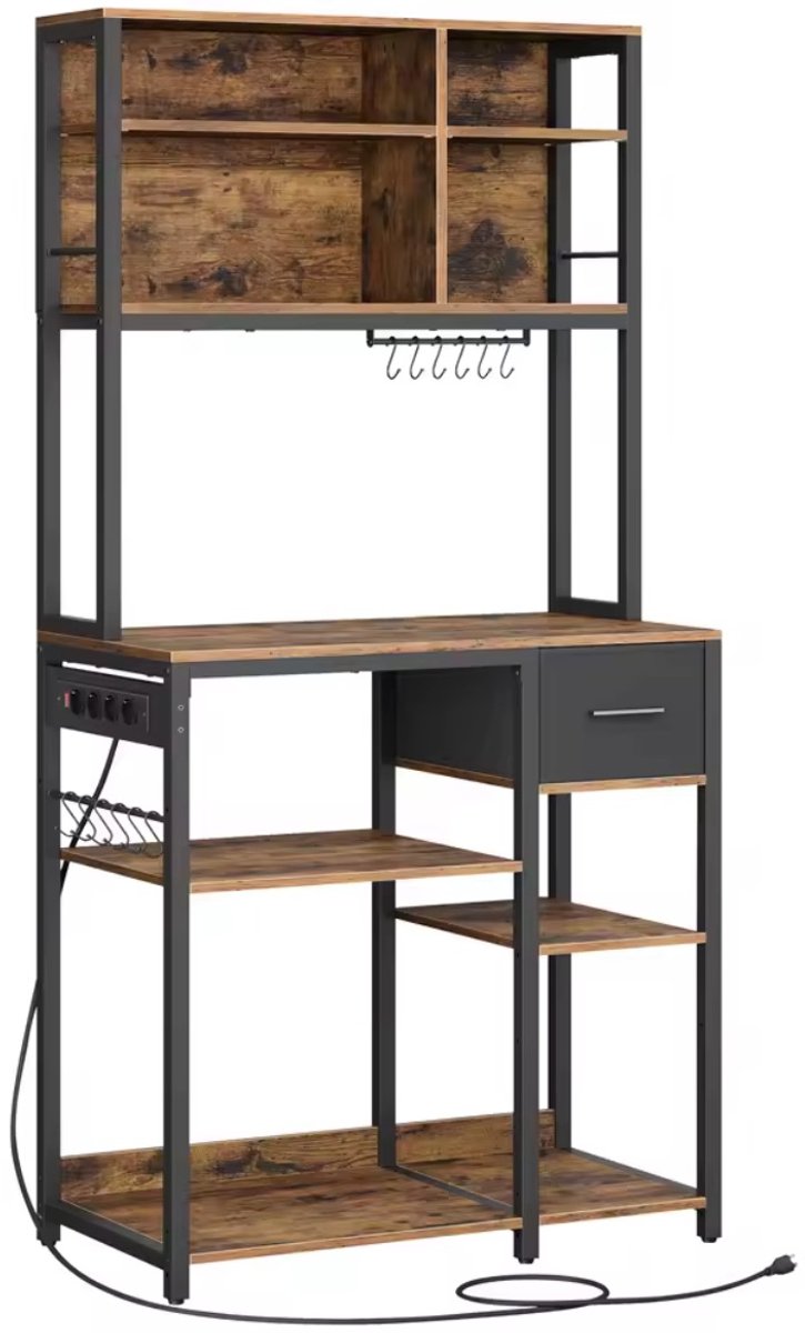 Een staande keukenkast met een industrieel design, bestaande uit open planken, een lade en haken, met een combinatie van houtnerf en zwart metaal.