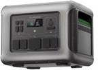 Grijze draagbare power station met een digitaal display en diverse poorten. Zijaanzicht.
