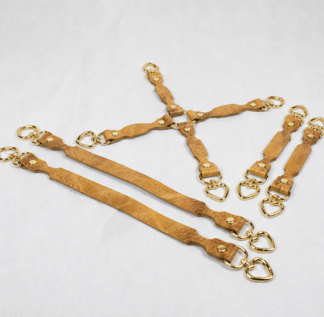 Productfoto: Leren verbindingsset met hartringen – Marble Mustard